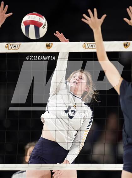 Thumbnail 3 in First Colonial vs. Midlothian (VHSL Class 5 State Final) photogallery.