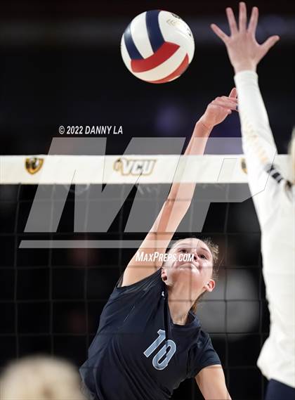 Thumbnail 1 in First Colonial vs. Midlothian (VHSL Class 5 State Final) photogallery.