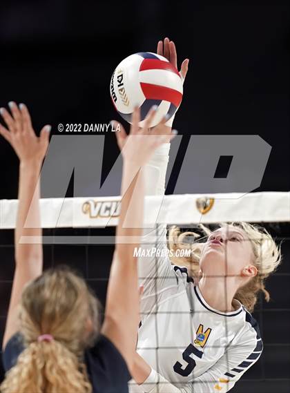Thumbnail 3 in First Colonial vs. Midlothian (VHSL Class 5 State Final) photogallery.