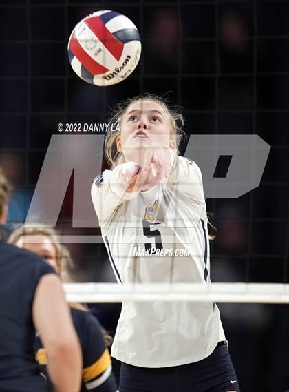 Thumbnail 3 in First Colonial vs. Midlothian (VHSL Class 5 State Final) photogallery.