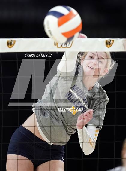Thumbnail 2 in First Colonial vs. Midlothian (VHSL Class 5 State Final) photogallery.