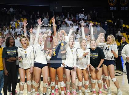 Thumbnail 3 in First Colonial vs. Midlothian (VHSL Class 5 State Final) photogallery.