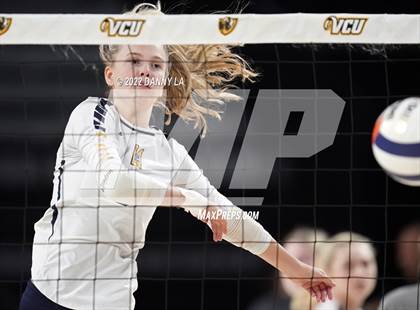 Thumbnail 3 in First Colonial vs. Midlothian (VHSL Class 5 State Final) photogallery.