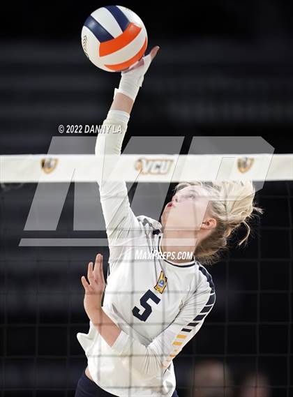Thumbnail 3 in First Colonial vs. Midlothian (VHSL Class 5 State Final) photogallery.