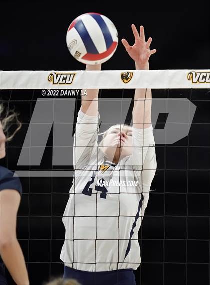 Thumbnail 2 in First Colonial vs. Midlothian (VHSL Class 5 State Final) photogallery.