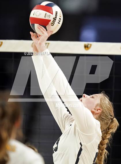 Thumbnail 2 in First Colonial vs. Midlothian (VHSL Class 5 State Final) photogallery.