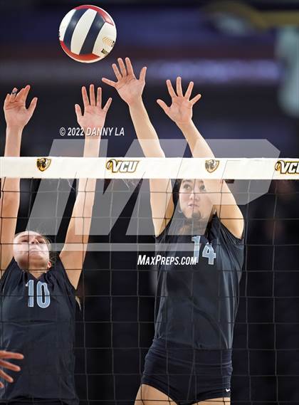 Thumbnail 1 in First Colonial vs. Midlothian (VHSL Class 5 State Final) photogallery.