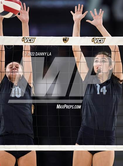 Thumbnail 2 in First Colonial vs. Midlothian (VHSL Class 5 State Final) photogallery.