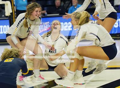 Thumbnail 3 in First Colonial vs. Midlothian (VHSL Class 5 State Final) photogallery.