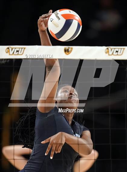 Thumbnail 3 in First Colonial vs. Midlothian (VHSL Class 5 State Final) photogallery.