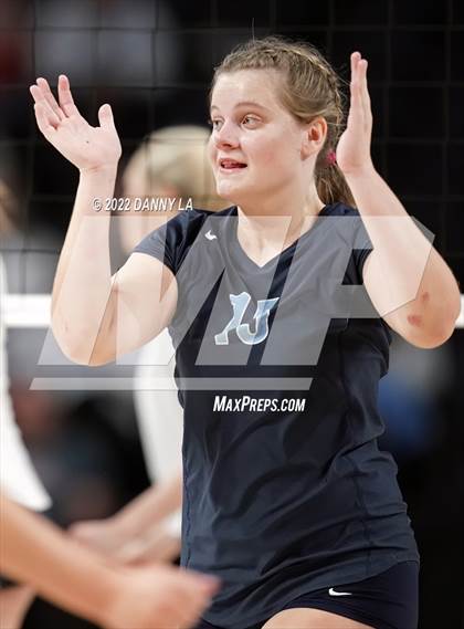 Thumbnail 1 in First Colonial vs. Midlothian (VHSL Class 5 State Final) photogallery.