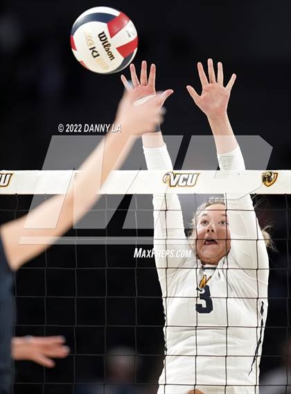 Thumbnail 2 in First Colonial vs. Midlothian (VHSL Class 5 State Final) photogallery.
