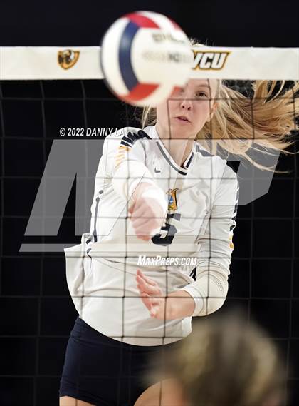 Thumbnail 2 in First Colonial vs. Midlothian (VHSL Class 5 State Final) photogallery.
