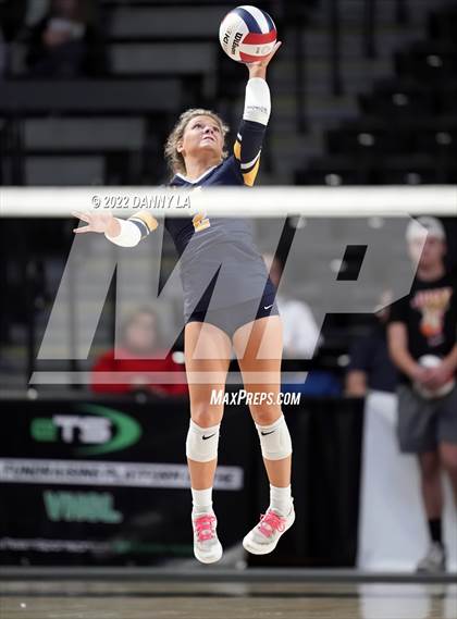 Thumbnail 1 in First Colonial vs. Midlothian (VHSL Class 5 State Final) photogallery.