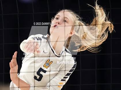 Thumbnail 3 in First Colonial vs. Midlothian (VHSL Class 5 State Final) photogallery.