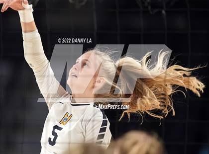 Thumbnail 2 in First Colonial vs. Midlothian (VHSL Class 5 State Final) photogallery.