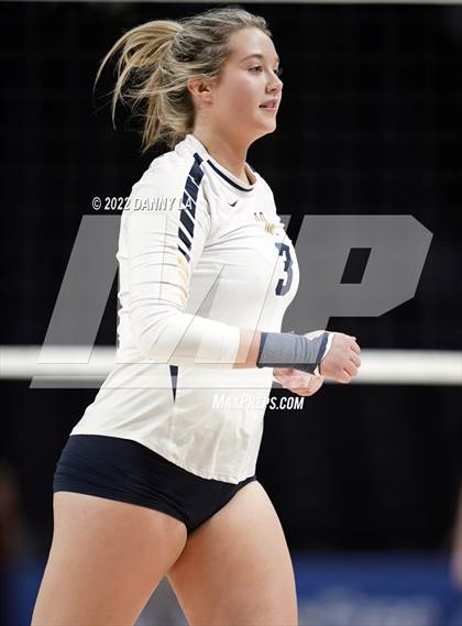 Thumbnail 1 in First Colonial vs. Midlothian (VHSL Class 5 State Final) photogallery.
