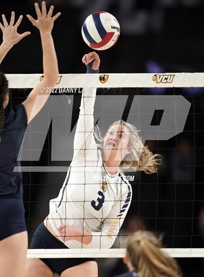 Thumbnail 2 in First Colonial vs. Midlothian (VHSL Class 5 State Final) photogallery.