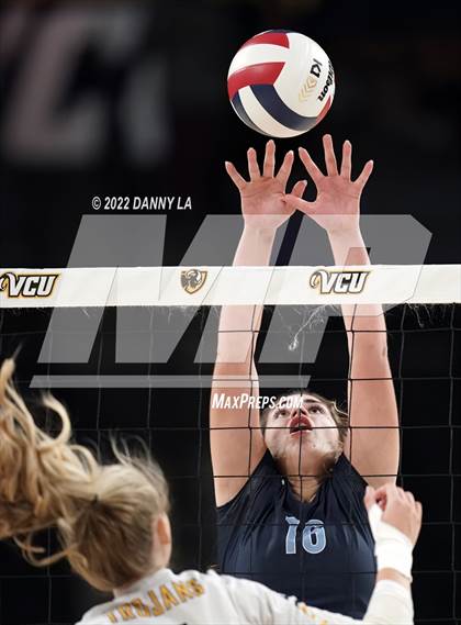 Thumbnail 1 in First Colonial vs. Midlothian (VHSL Class 5 State Final) photogallery.