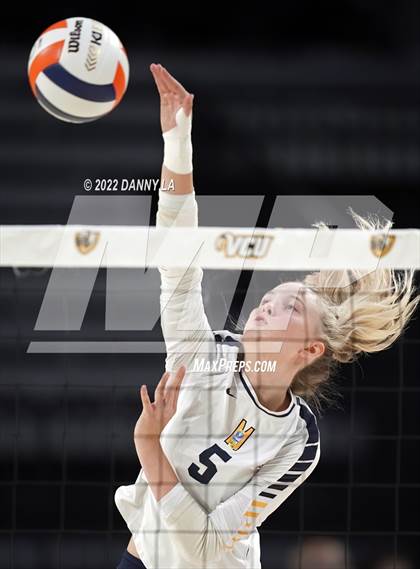 Thumbnail 1 in First Colonial vs. Midlothian (VHSL Class 5 State Final) photogallery.