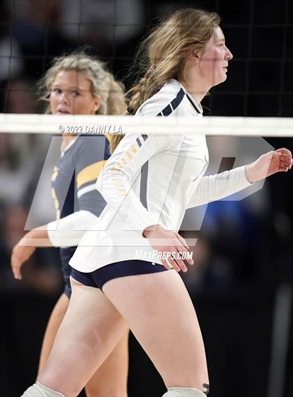 Thumbnail 2 in First Colonial vs. Midlothian (VHSL Class 5 State Final) photogallery.