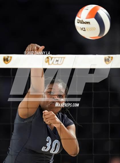 Thumbnail 2 in First Colonial vs. Midlothian (VHSL Class 5 State Final) photogallery.