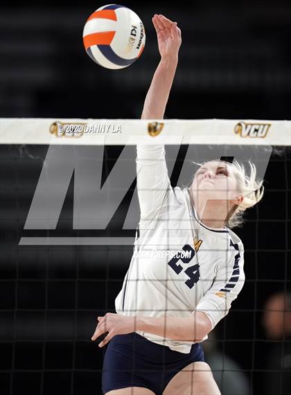 Thumbnail 2 in First Colonial vs. Midlothian (VHSL Class 5 State Final) photogallery.