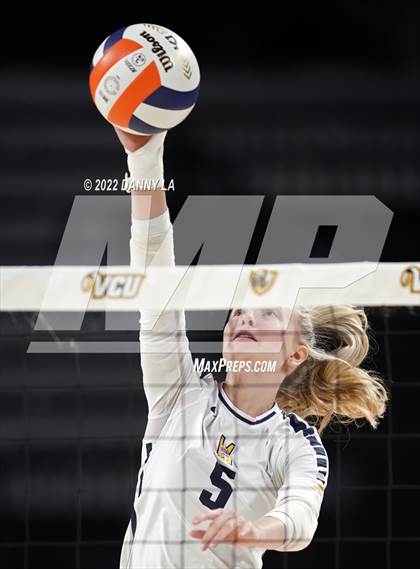 Thumbnail 2 in First Colonial vs. Midlothian (VHSL Class 5 State Final) photogallery.