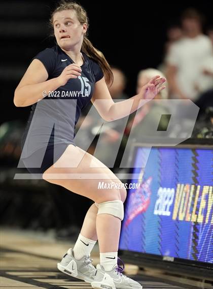 Thumbnail 1 in First Colonial vs. Midlothian (VHSL Class 5 State Final) photogallery.