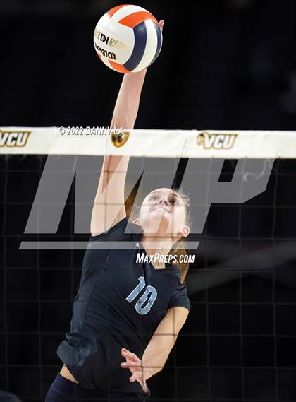 Thumbnail 2 in First Colonial vs. Midlothian (VHSL Class 5 State Final) photogallery.