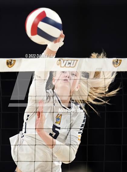 Thumbnail 1 in First Colonial vs. Midlothian (VHSL Class 5 State Final) photogallery.