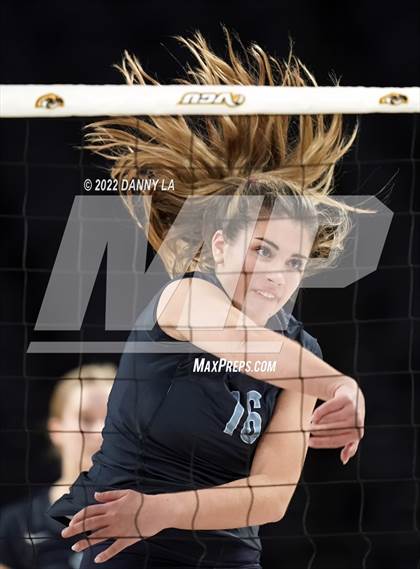Thumbnail 2 in First Colonial vs. Midlothian (VHSL Class 5 State Final) photogallery.