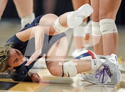 Thumbnail 1 in First Colonial vs. Midlothian (VHSL Class 5 State Final) photogallery.