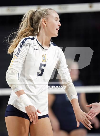Thumbnail 2 in First Colonial vs. Midlothian (VHSL Class 5 State Final) photogallery.