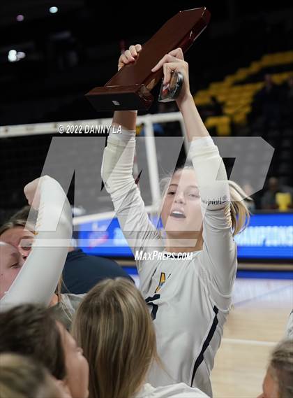 Thumbnail 3 in First Colonial vs. Midlothian (VHSL Class 5 State Final) photogallery.
