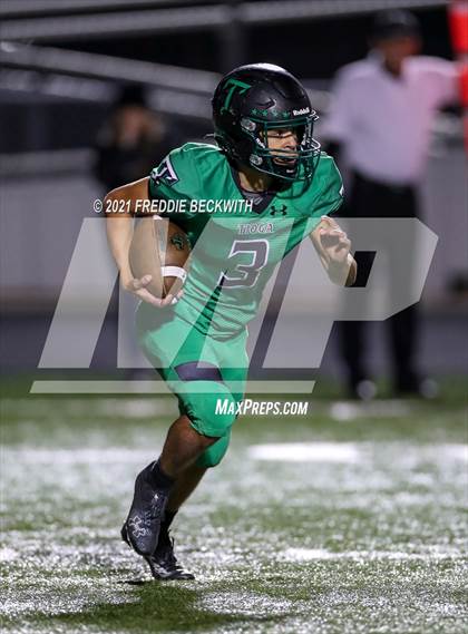 Thumbnail 2 in Tioga vs. Celeste (UIL 2A Bi-District) photogallery.