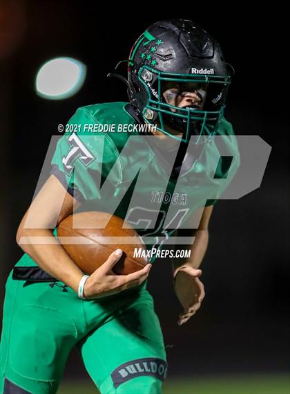 Thumbnail 2 in Tioga vs. Celeste (UIL 2A Bi-District) photogallery.