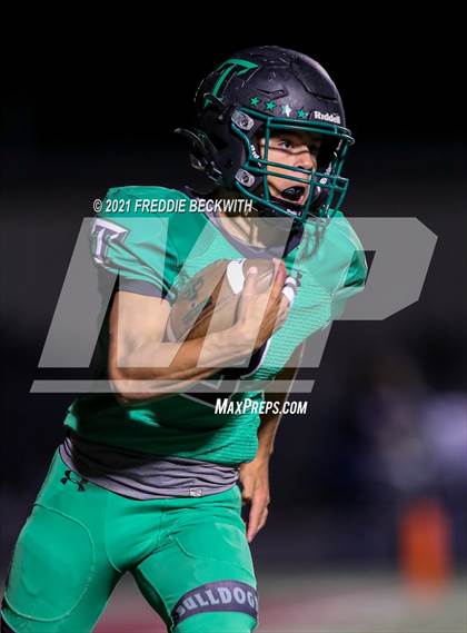 Thumbnail 2 in Tioga vs. Celeste (UIL 2A Bi-District) photogallery.
