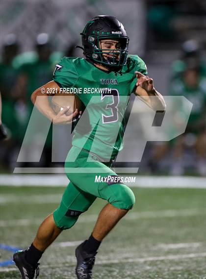 Thumbnail 3 in Tioga vs. Celeste (UIL 2A Bi-District) photogallery.