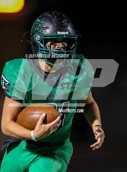 Thumbnail 2 in Tioga vs. Celeste (UIL 2A Bi-District) photogallery.