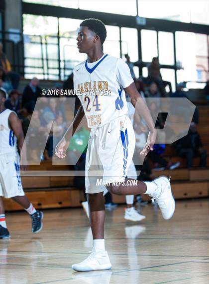 Thumbnail 1 in Grant vs. Oakland Tech (Oakland Legends Classic) photogallery.