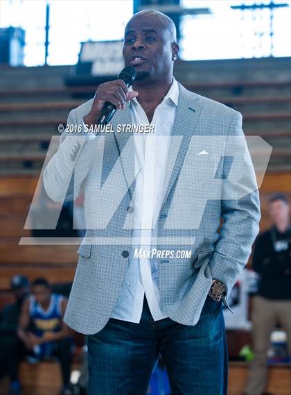 Thumbnail 2 in Grant vs. Oakland Tech (Oakland Legends Classic) photogallery.