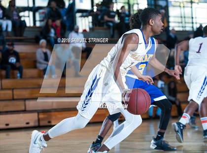 Thumbnail 2 in Grant vs. Oakland Tech (Oakland Legends Classic) photogallery.