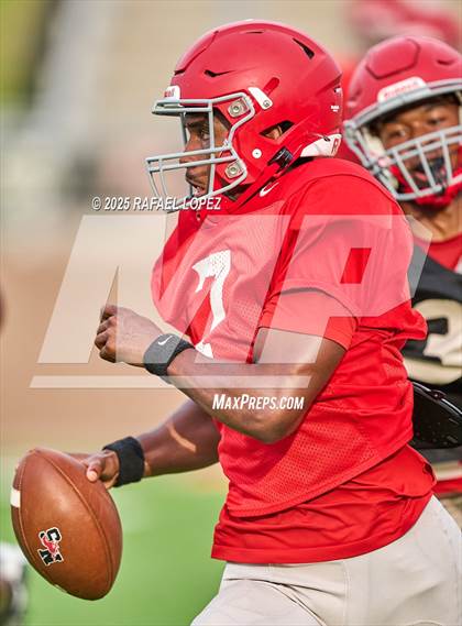 Thumbnail 1 in North Shore (Inter-squad Scrimmage) photogallery.