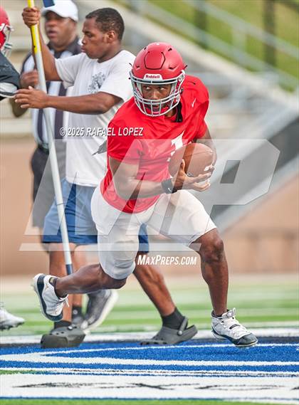 Thumbnail 1 in North Shore (Inter-squad Scrimmage) photogallery.