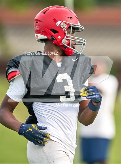 Thumbnail 3 in North Shore (Inter-squad Scrimmage) photogallery.