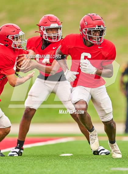Thumbnail 1 in North Shore (Inter-squad Scrimmage) photogallery.