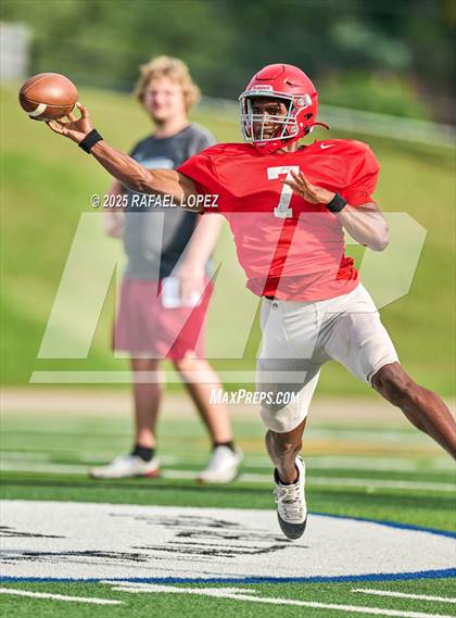 Thumbnail 2 in North Shore (Inter-squad Scrimmage) photogallery.