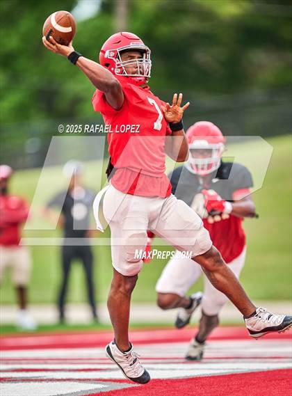 Thumbnail 2 in North Shore (Inter-squad Scrimmage) photogallery.