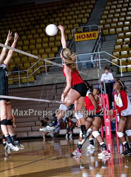 Thumbnail 3 in South Grand Prairie vs. Lewisville photogallery.